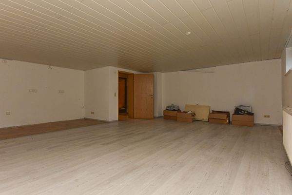 Hobby-/Partyraum mit Küchenanschlüsse