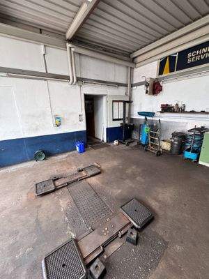 Werkstatt mit Hebebühne