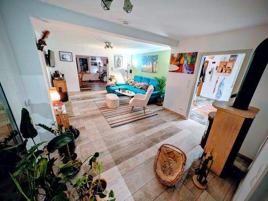 Wohnzimmer mit Kamin.jpg