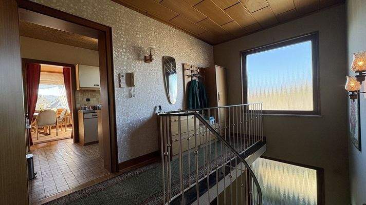 Flur mit Blick in die Küche und das Esszimmer