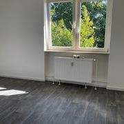 Leeres Zimmer mit Fenster