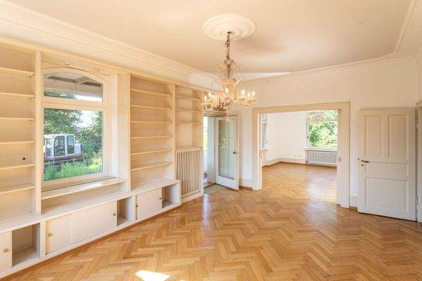 Großzügiger Wohnbereich im Hochparterre