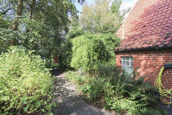 Weg durch den Garten