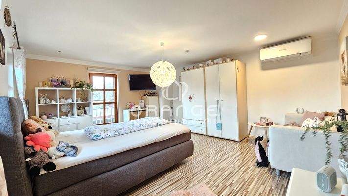 OG: Kinderimmer m. Klimaanlage