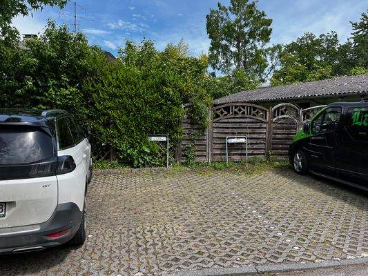 4 Parkplätze gehören zur Immobilie