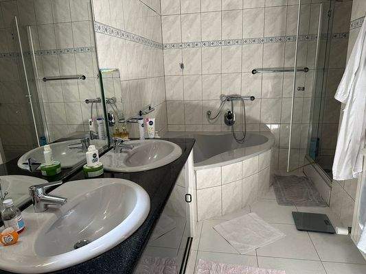 eef315bb-ec45-4b27-83f4-0f1d7d82a4e7-1905865021.jp