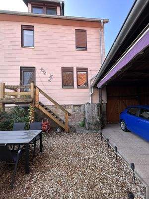 Rückseite mit Carport