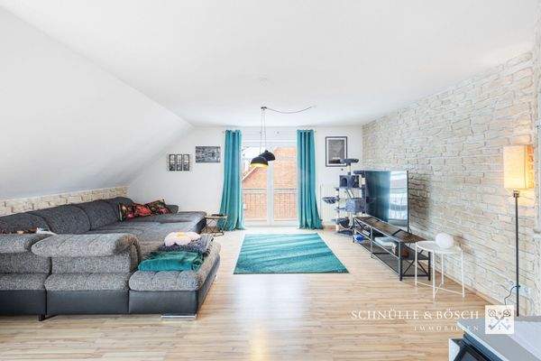 Viel Licht durch die bodentiefen Fenster