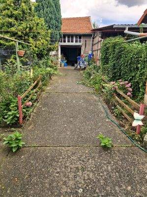 15 - Gang Richtung Werkstatt und Garage.jpg