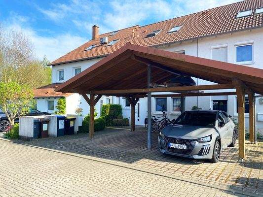 Haus mit großem Carport