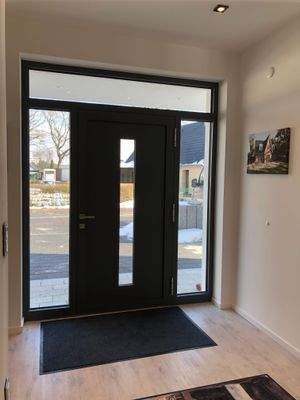 Hauseingang mit Oberlicht