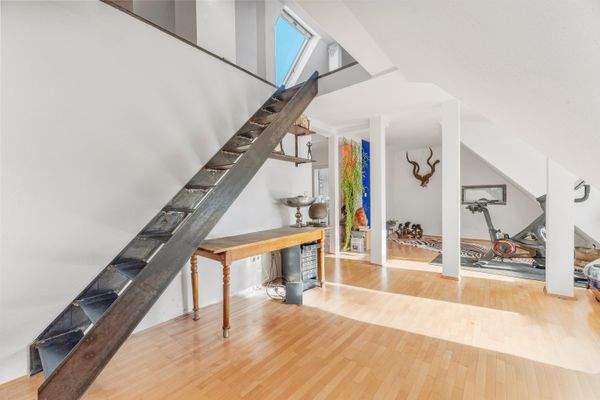 Wohnbereich mit Aufgang zur Galerie