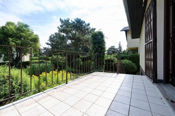 Ausblick von der Terrasse Richtung Garten