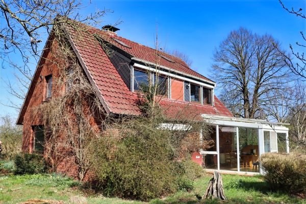 Einfamilienhaus mit großem Grundstück