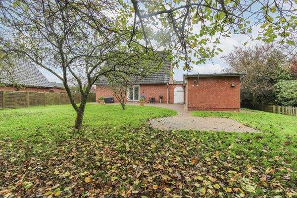 Garten mit Obstbäumen