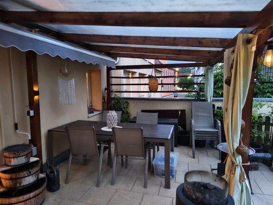 überdachter Teil der Terrasse