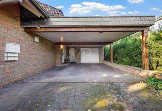 Carport / Garage
