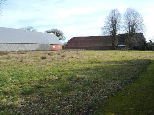 Landhaus mit Scheune und offener Halle