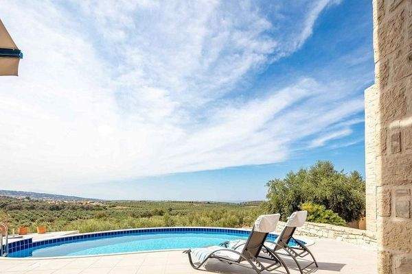 Kreta, Loutra: Steinvilla mit wunderschönem Meerblick zu verkaufen