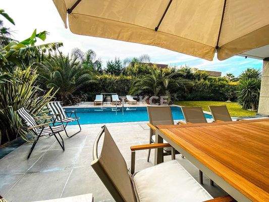 Detached Villa with Pool in Çeşme İzmir Close to Ilıca Beach