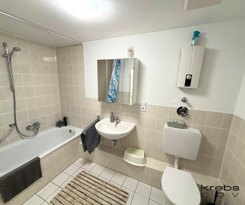 Badezimmer mit Duschwanne