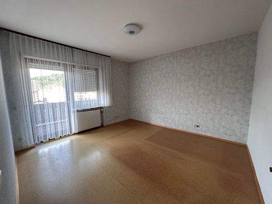 Kinderzimmer mit Ausgang auf den Balkon (Obergeschoss)