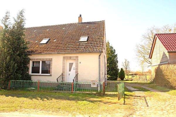 2 Grundstückszufahrt neben Hausgiebel