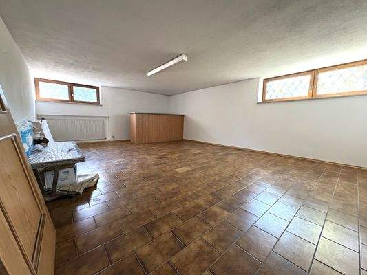 UG Keller Hobbyraum.jpg