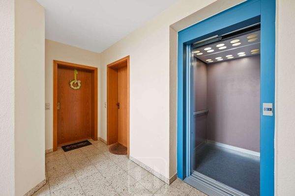 Treppenhaus | Aufzug