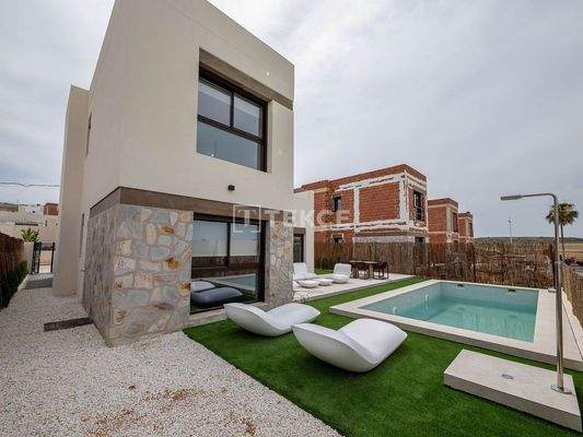 Stylish Mediterranean Villas with Golf & Nature Views in Algorfa