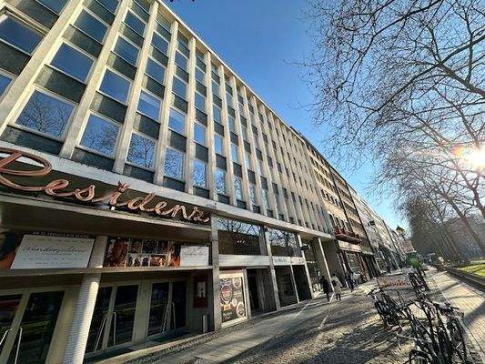 Bürogebäude mit Denkmalschutz-Fassade