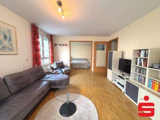 Wohnzimmer mit Blick zum Schlafzimmer