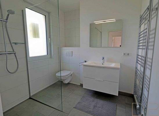 Badezimmer Einrichtungsbeispiel - KI generiert