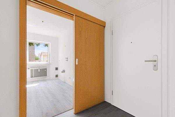 Whg Eingang mit Blick in Küche