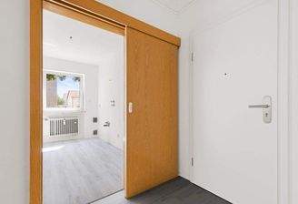 Whg Eingang mit Blick in Küche