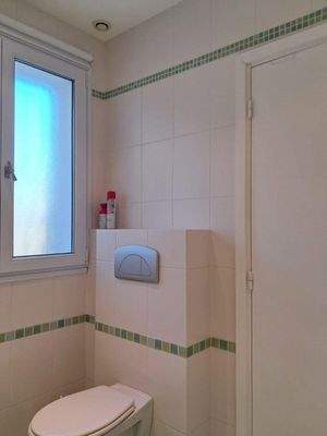 Badezimmer mit Dusche