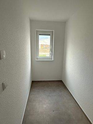 Speisekammer (hinter Küche) (1).jpeg