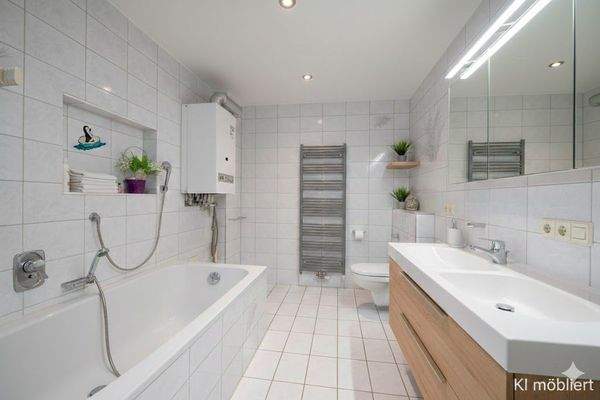 KI Beispiel Badezimmer Hinterhaus