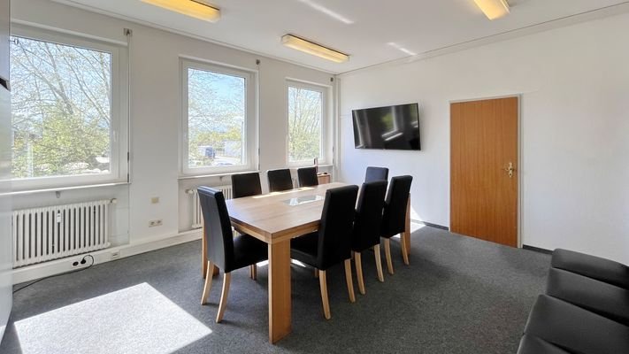 Besprechungszimmer im viel natürlichem Tageslicht