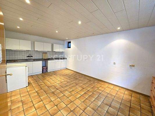 Große Küche der Einliegerwohnung 