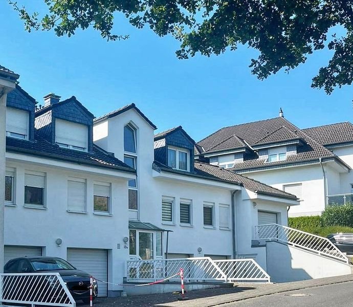 Attraktive 3-Zimmer-Wohnung mit Balkon und Garage in ruhiger Lage in Overath-Untereschbach