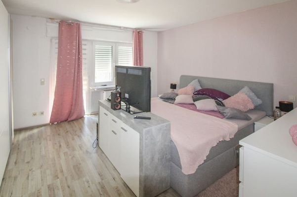 Schlafzimmer (Verkauf ohne Möbel)