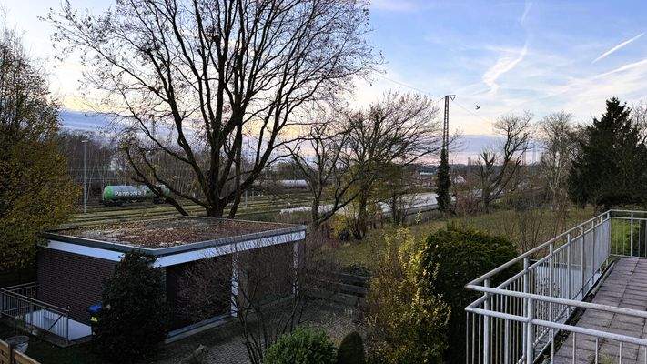 7.Blick zu den Garagen.jpeg