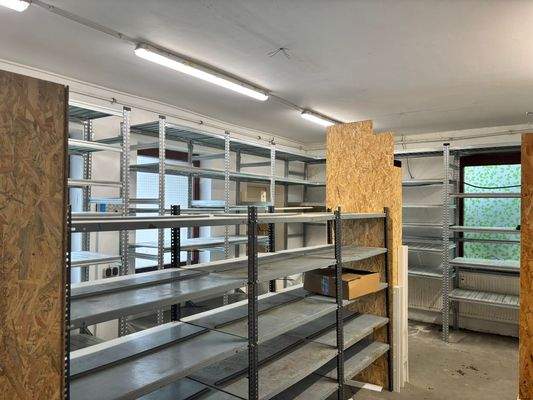 Lagerfläche mit Regalsystemen für effiziente Aufbewahrung