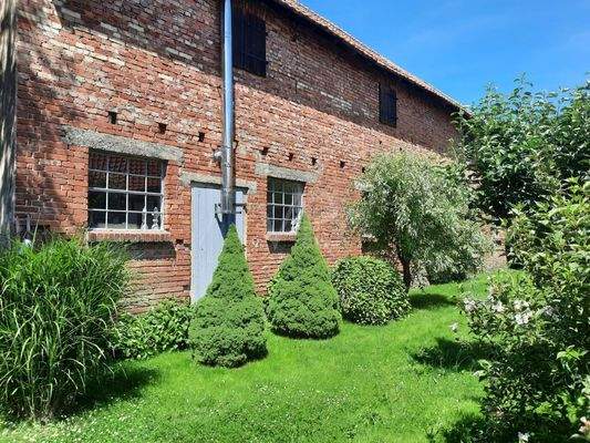 Gartenbereich hinter ehem. Stallung mit Ansicht Osten