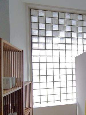 EG, Ladenrückseite, Glasbausteine