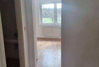 Flur mit Blick zur Küche.jpg