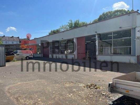 Halle und Außenfläche