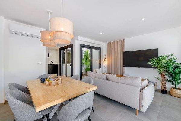 Essbereich mit offener Verbindung zur Küche