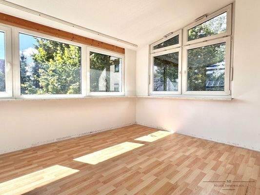 • Lichtdurchfluteter Wohnbereich